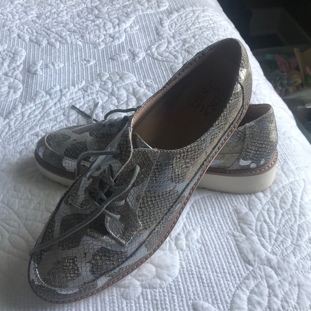 Naturalizer loafers size 11